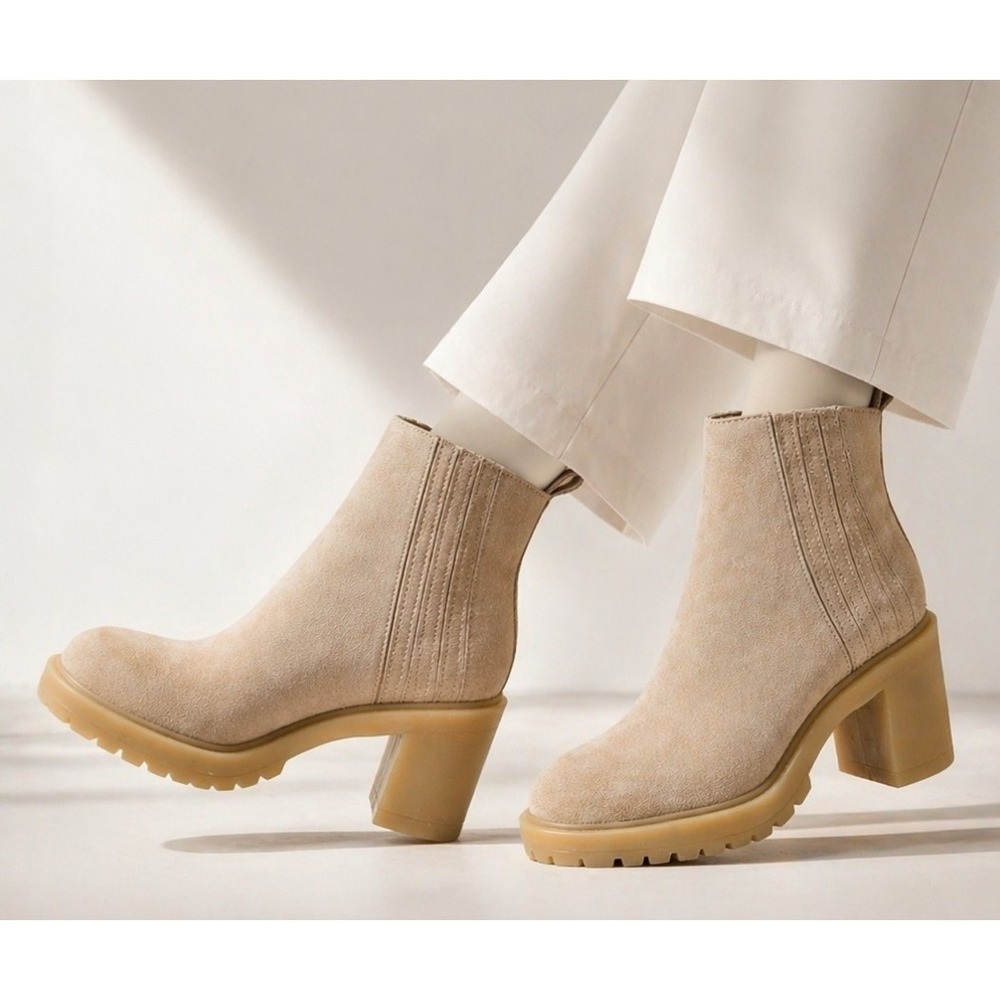 Dolce Vita Celia Ankle Boots Womens 8.5M Beige Suede PullOn Chunky Lug Heel